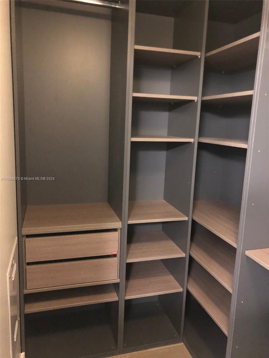16385 Biscayne Blvd 519