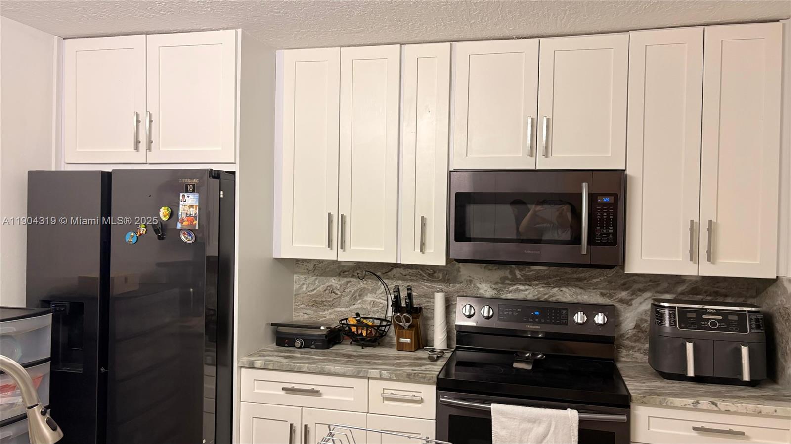 VILLAGE OF SANDALWOOD LAK - Residential Lease