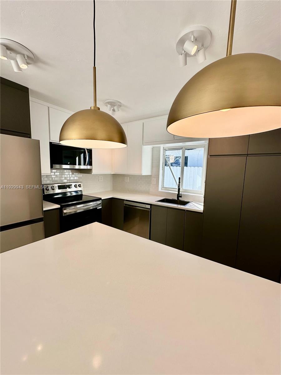 ACRES LAKE ESTATES - Residential Lease