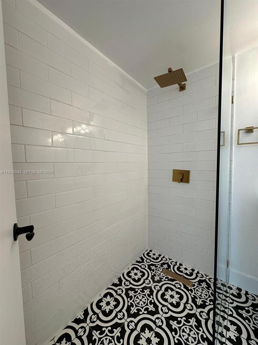 ACRES LAKE ESTATES - Residential Lease