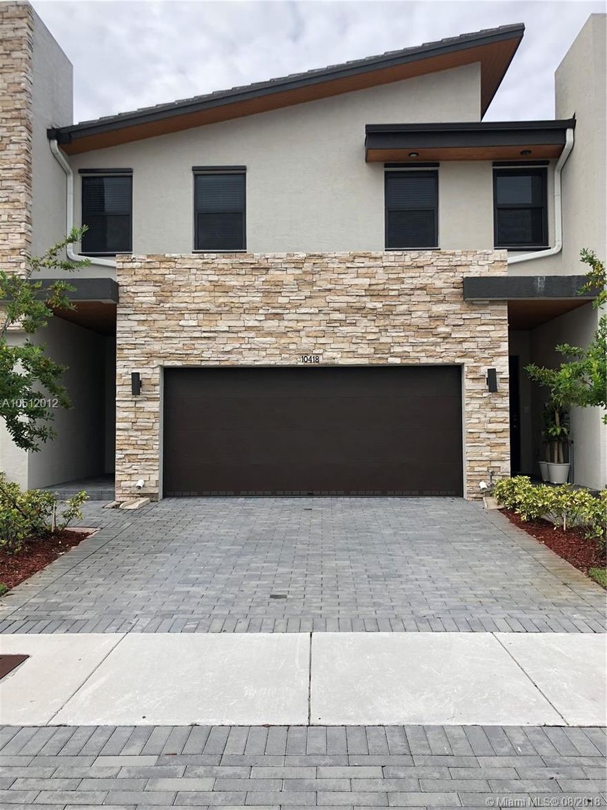 MUST SEE.  Gorgeous  3 bedroom 2 full Bath 1 half Bath 2 car Garage Townhouse in Doral in the New Community of SUMMIT AT PARK CENTRAL, tile throughout first floor, carpeted second floor. Beautiful Italian Cabinetry, quartz counter top, SS appliances, great pantry.  Huge Family room,  Spacious rooms, laundry. 
This community provides a Great resort with unparalleled amenities. Close to supermarkets, shops, banks, schools and airport.

Clubhouse: Amenities will include party room, billiard room, internet lounge, gathering room, grand ball room with catering kitchen, fitness center, aerobic center, kids playroom, tennis courts, cabana sitting area, bbq pavilion, Lake/Pond, Park, Playground, Soccer Field, Splash Park, Swimming Pool,2 Tennis Courts