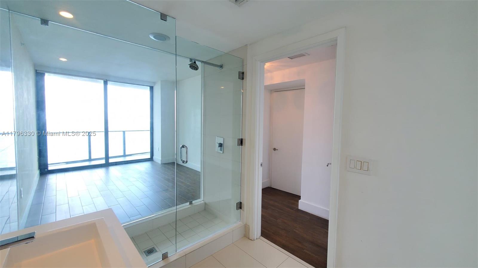 ICON BAY CONDO - Residential Lease
