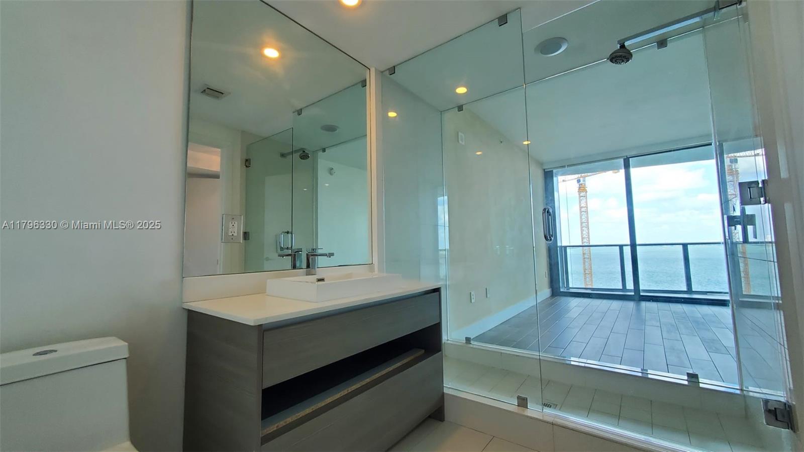 ICON BAY CONDO - Residential Lease