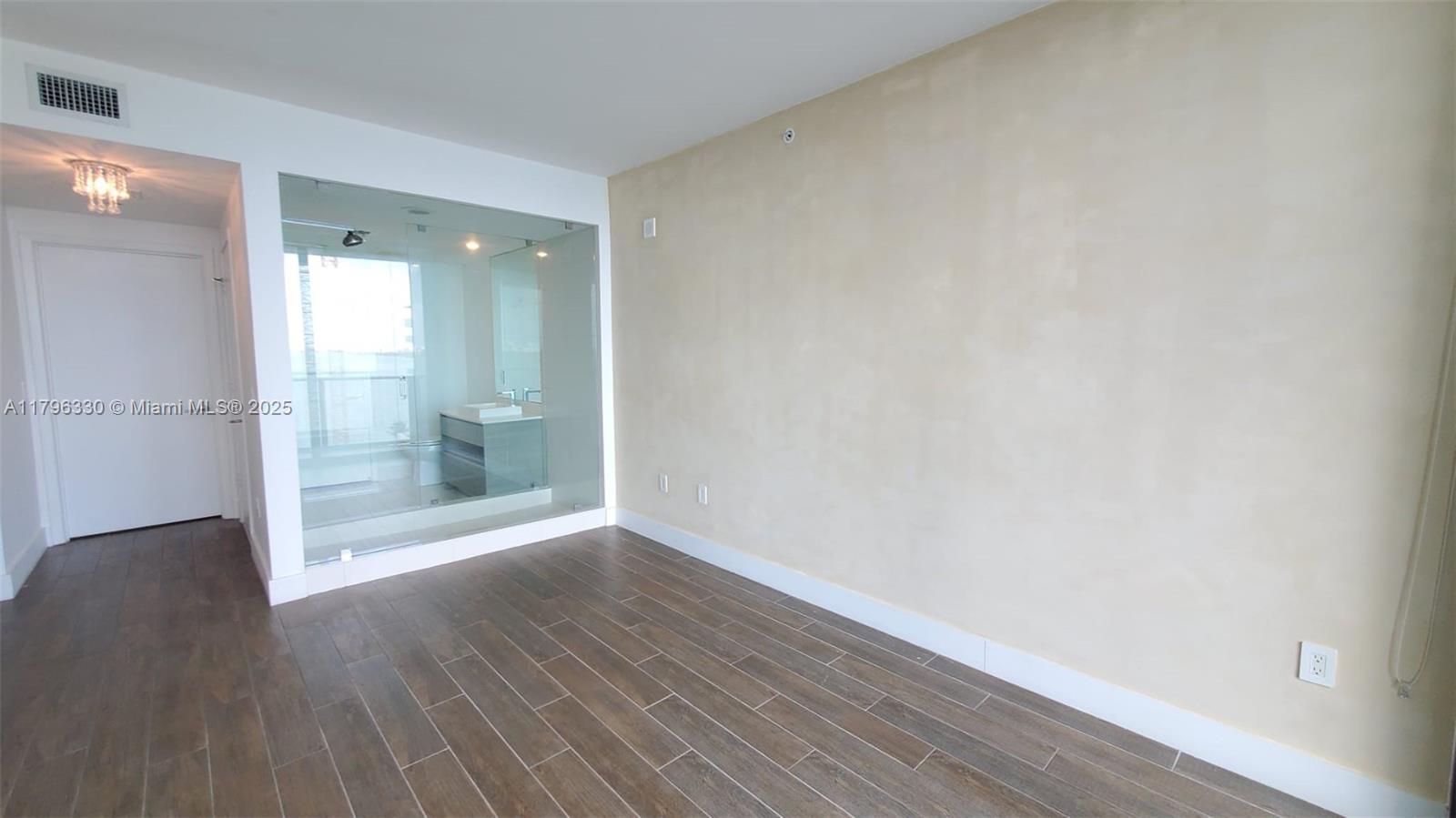 ICON BAY CONDO - Residential Lease