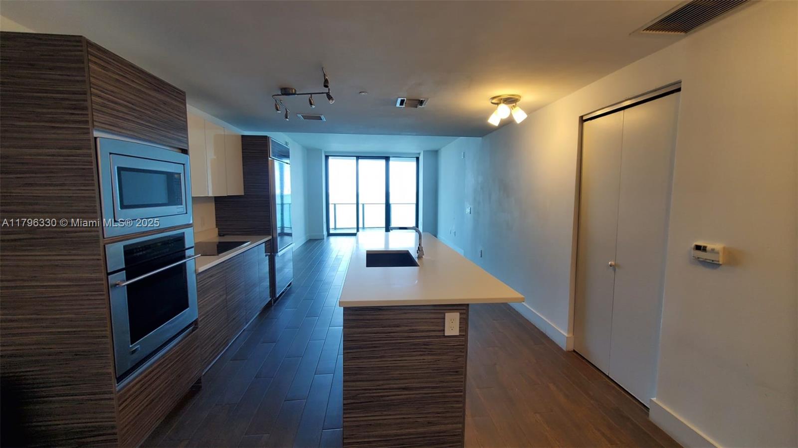 ICON BAY CONDO - Residential Lease