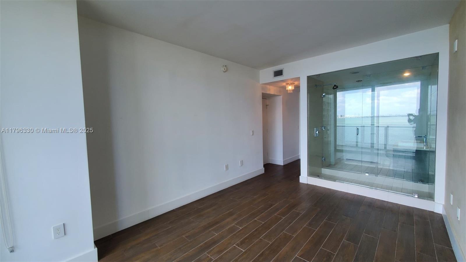 ICON BAY CONDO - Residential Lease
