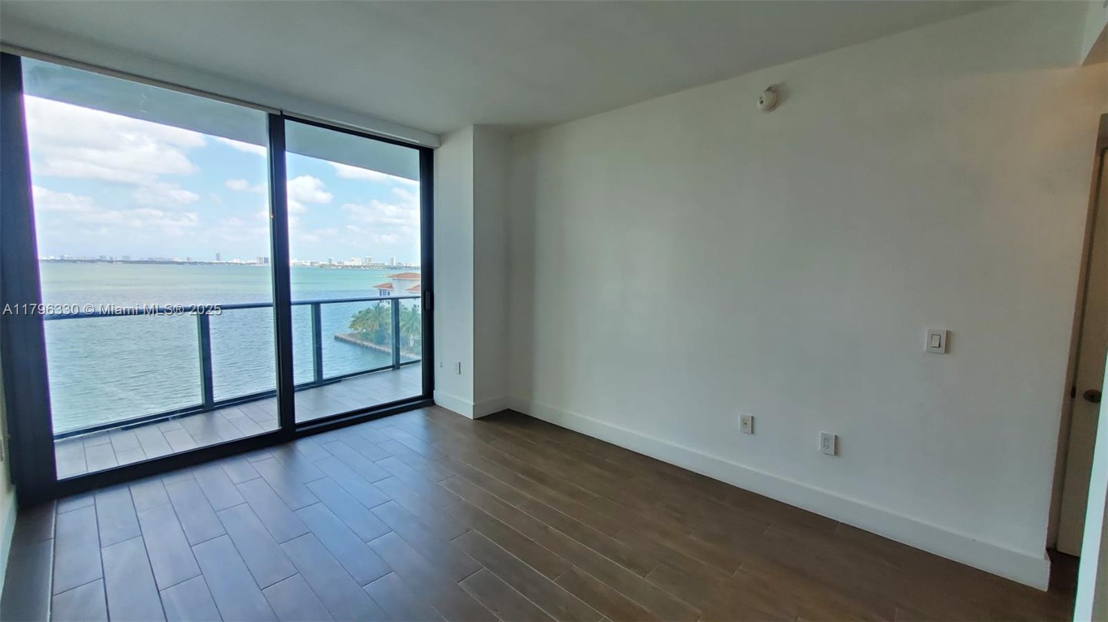 ICON BAY CONDO - Residential Lease