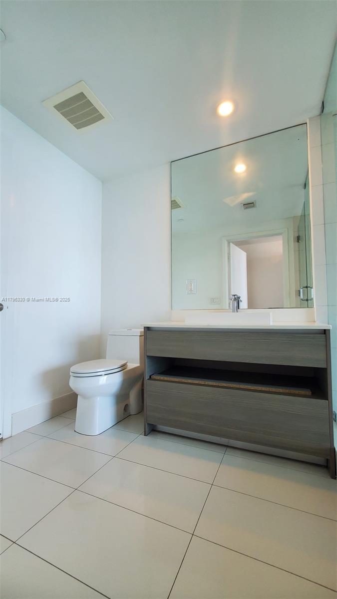 ICON BAY CONDO - Residential Lease