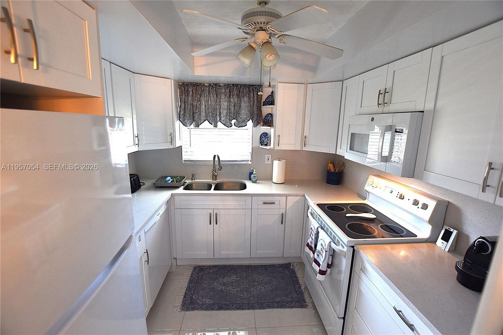 Photo of 2750 E Emory Dr #H, West Palm Beach, FL 33415 (MLS # A11957054)