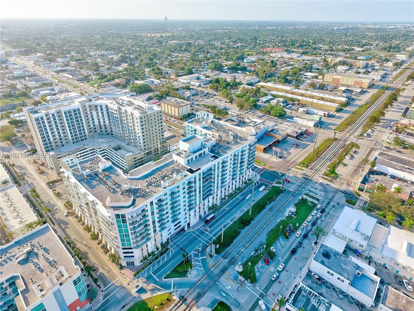 HOLLYWOOD STATION RES CON - Residential