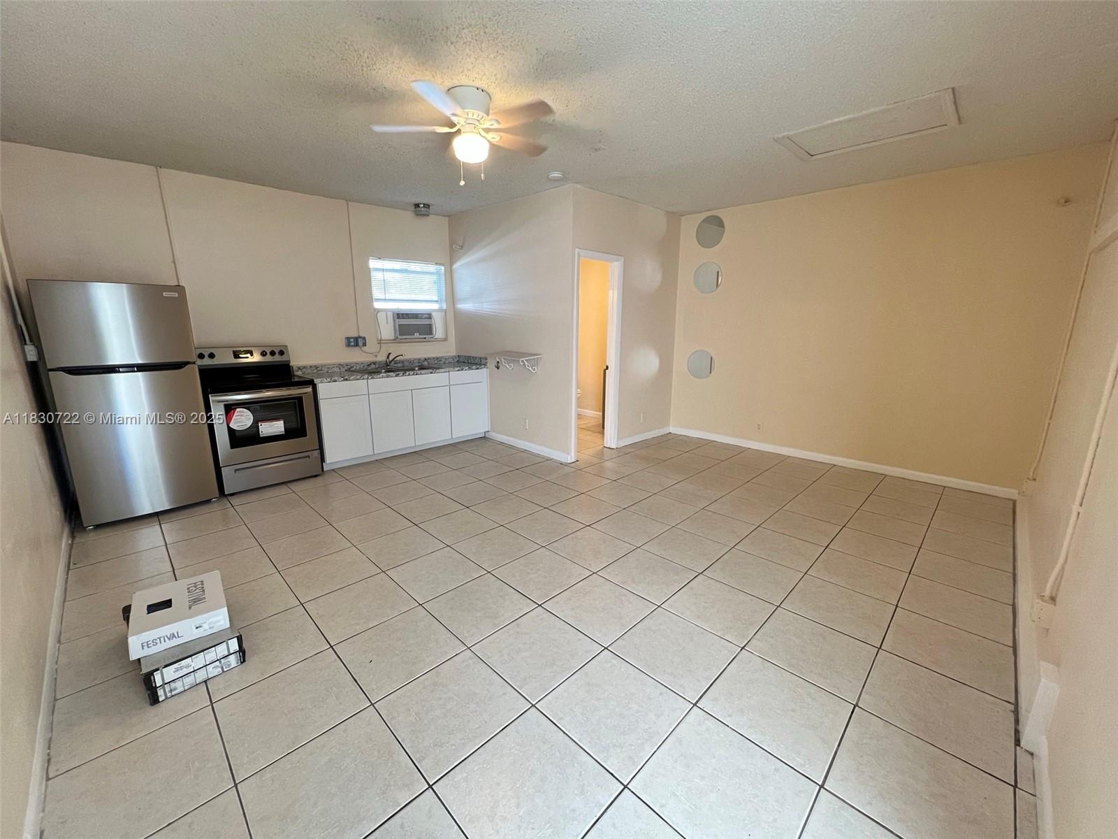 Renovated studio in Tarpon River. Kitchen was remodeled last year and features newer stainless steel appliances. Close to shopping centers, the beach, las olas / downtown, and the airport. Water/sewer/power and trash fees are in the rent. $60 power utility flat fee. There is a common laundry room (coin machines) onsite. 1 parking. 1 small pet allowed ($250 pet fee). Requirements: 3 months at move-in (1st month + 2 months Security Deposit), monthly income 2x the rent, 600+ credit. Rapid approval & move-in. $70 app fees per person over 18 yo.