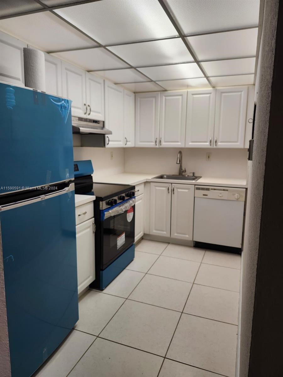 LAKEVIEW GARDENS AT MIAMI - Residential