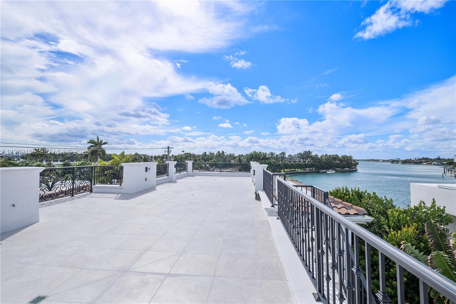 ALTOS DEL MAR NO 5 - Residential