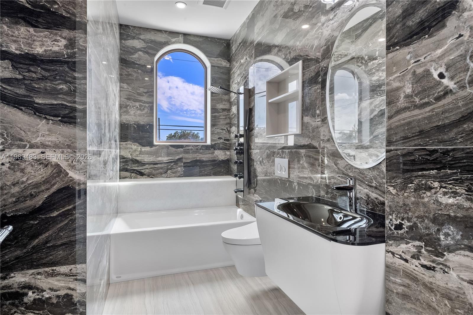 ALTOS DEL MAR NO 5 - Residential