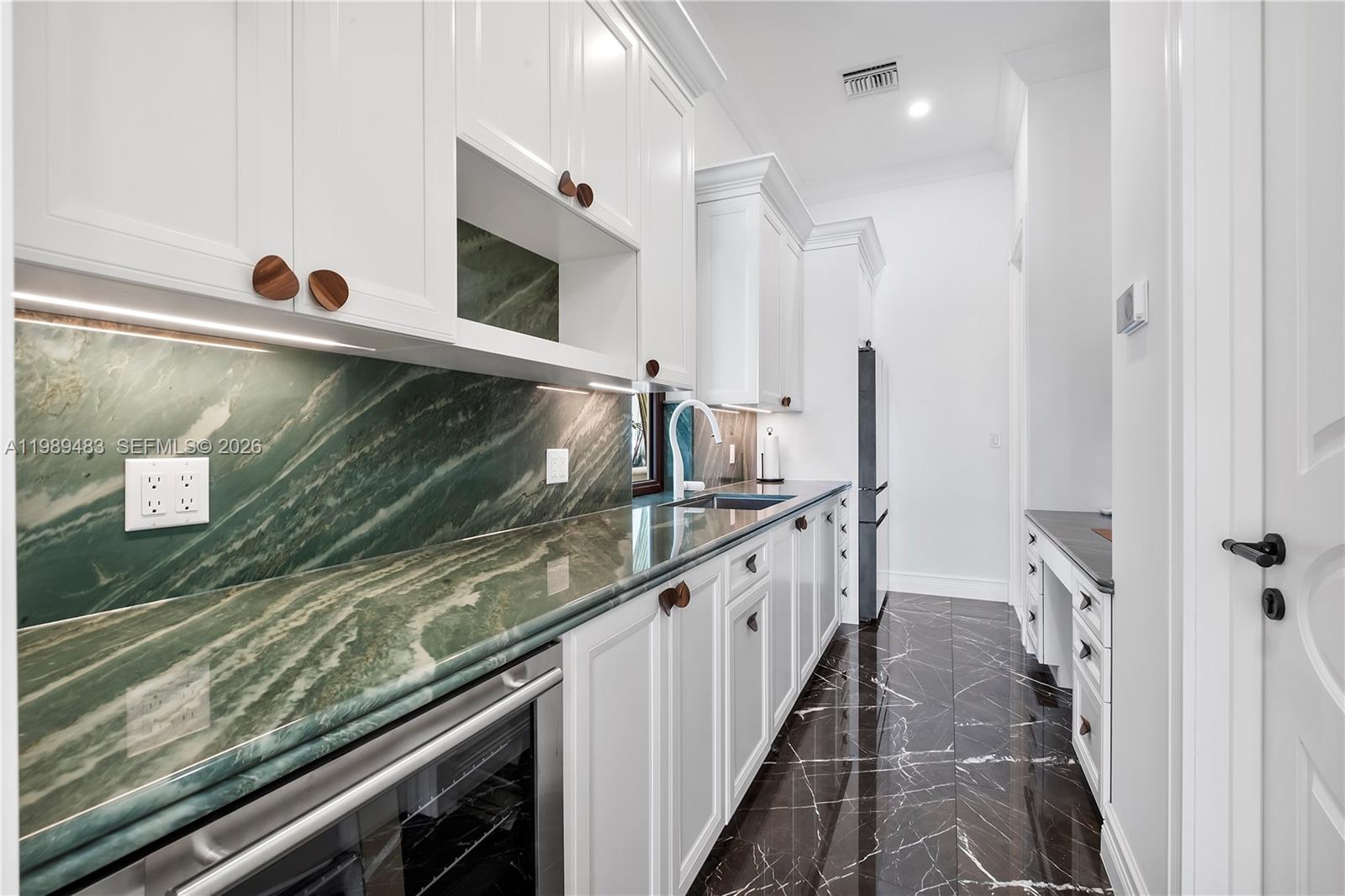 ALTOS DEL MAR NO 5 - Residential