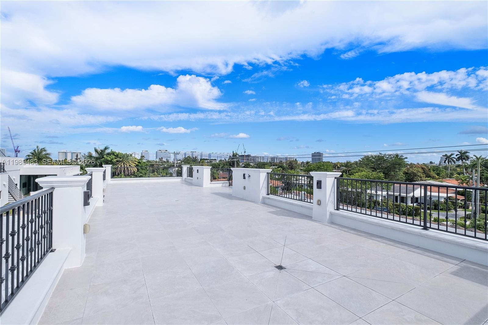 ALTOS DEL MAR NO 5 - Residential