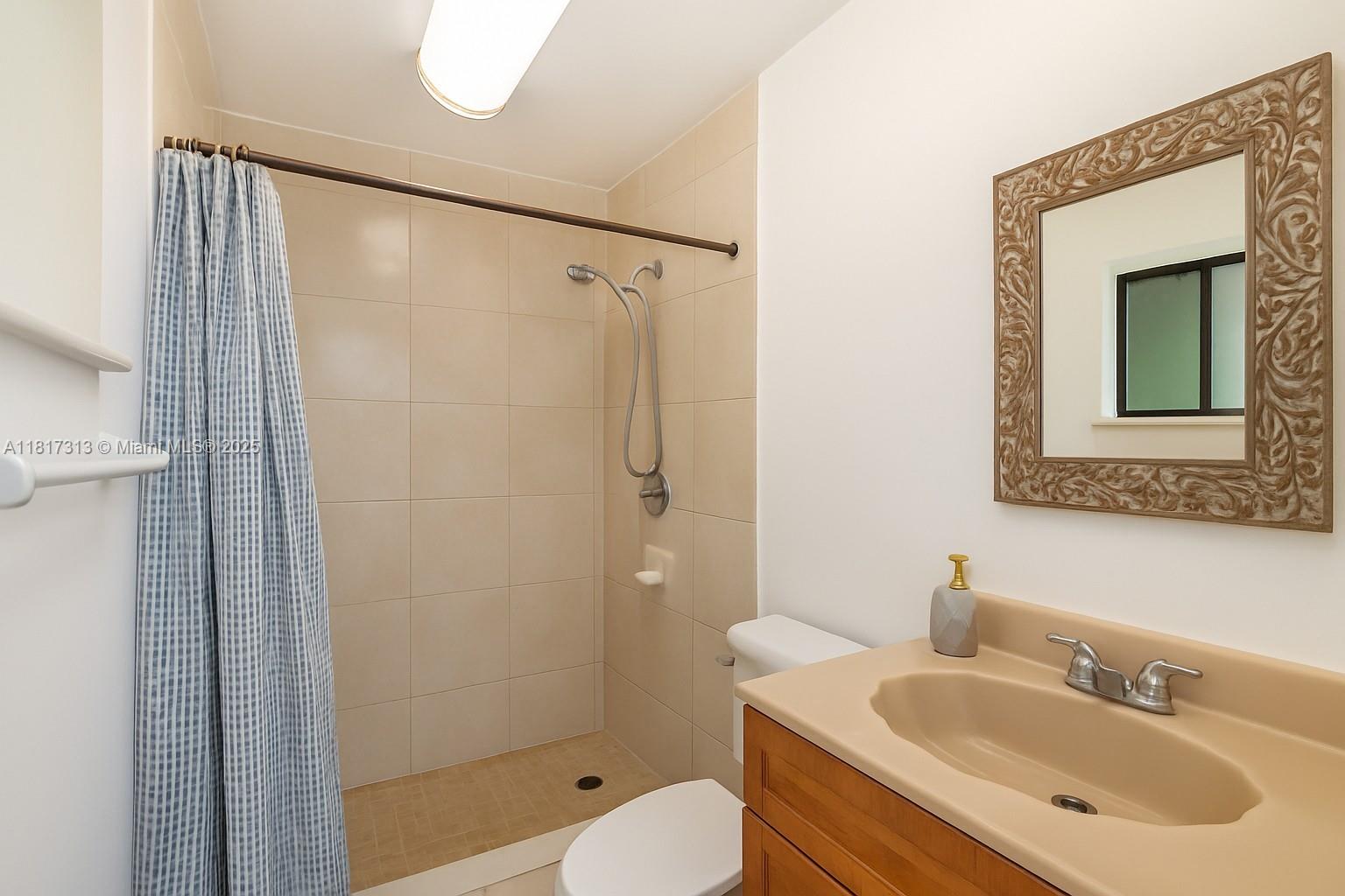 HORIZONS WEST CONDO #2 - Residential
