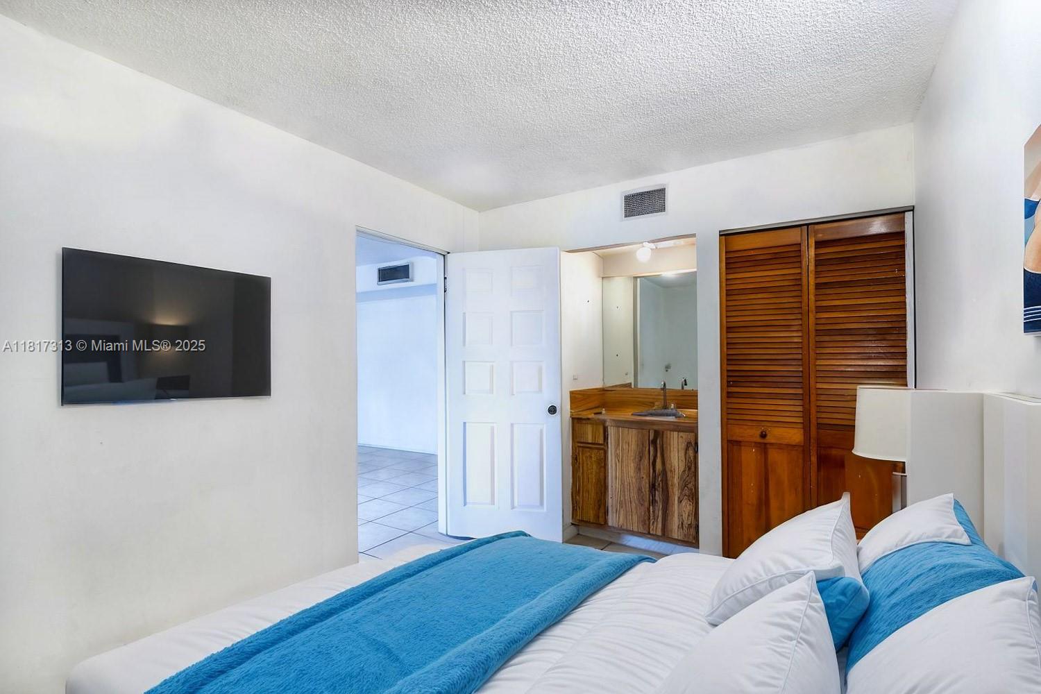 HORIZONS WEST CONDO #2 - Residential