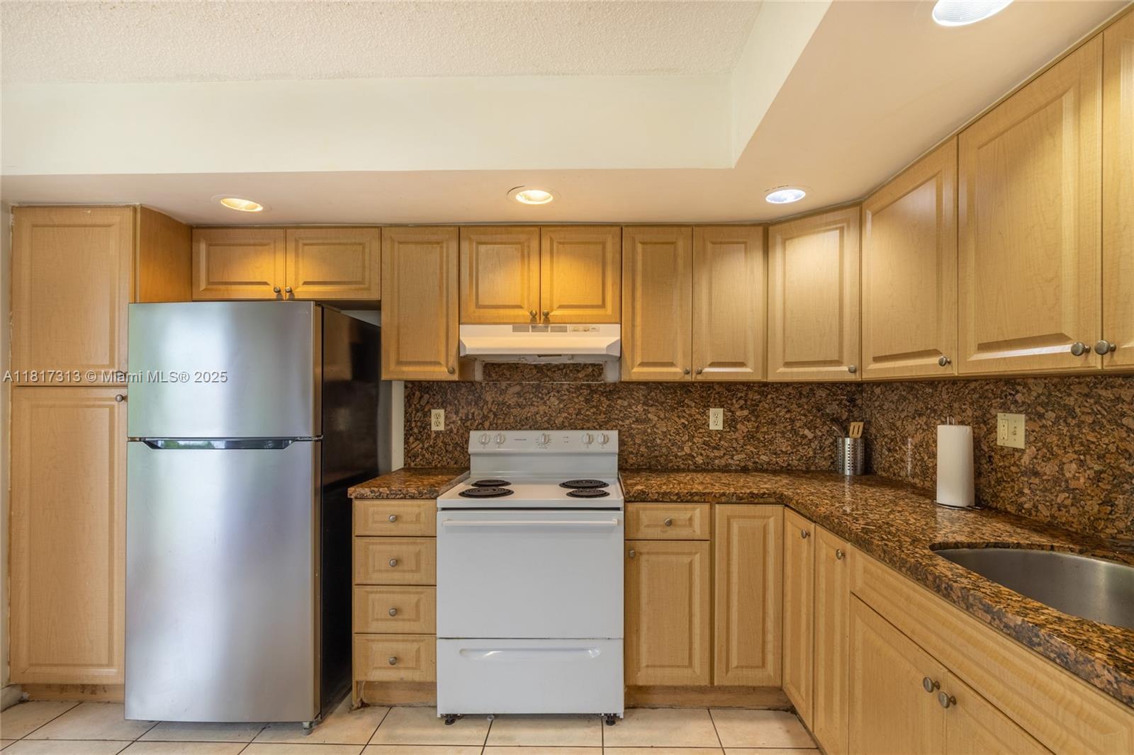 HORIZONS WEST CONDO #2 - Residential