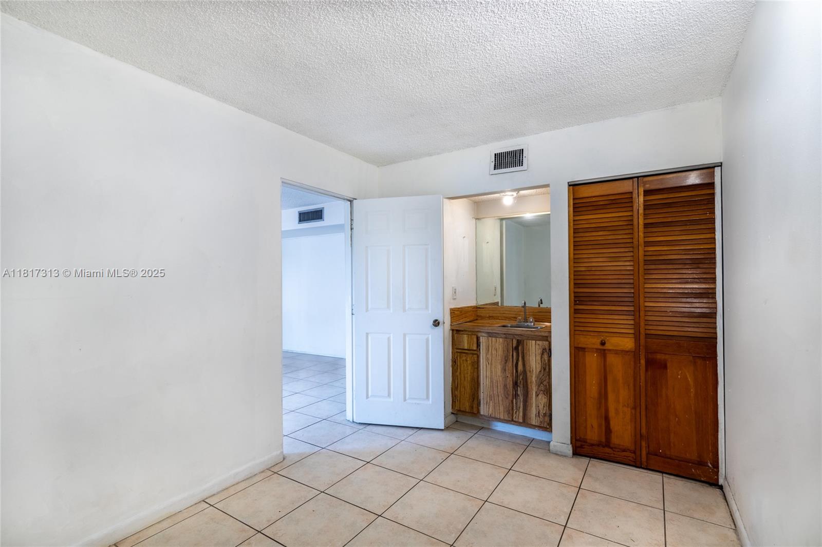 HORIZONS WEST CONDO #2 - Residential