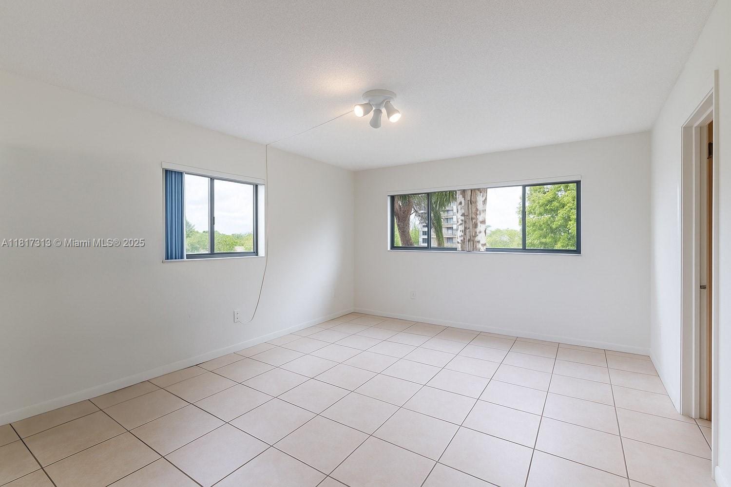 HORIZONS WEST CONDO #2 - Residential