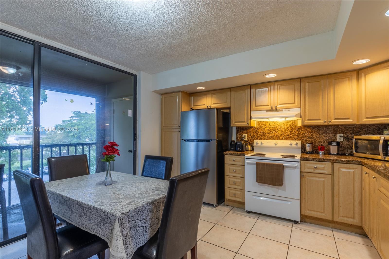 HORIZONS WEST CONDO #2 - Residential