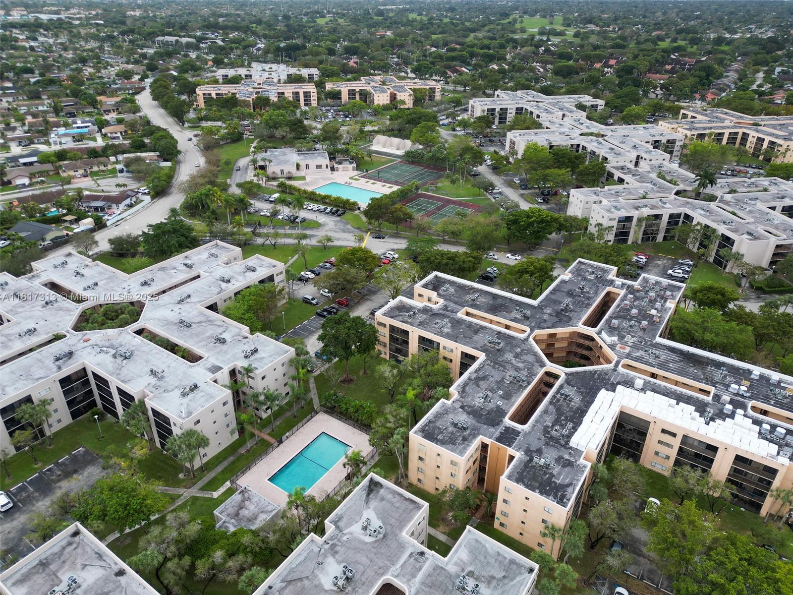 HORIZONS WEST CONDO #2 - Residential