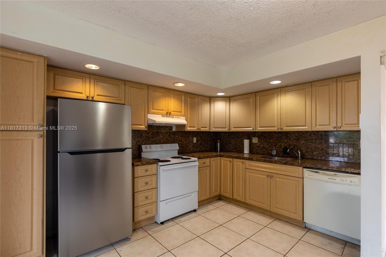HORIZONS WEST CONDO #2 - Residential