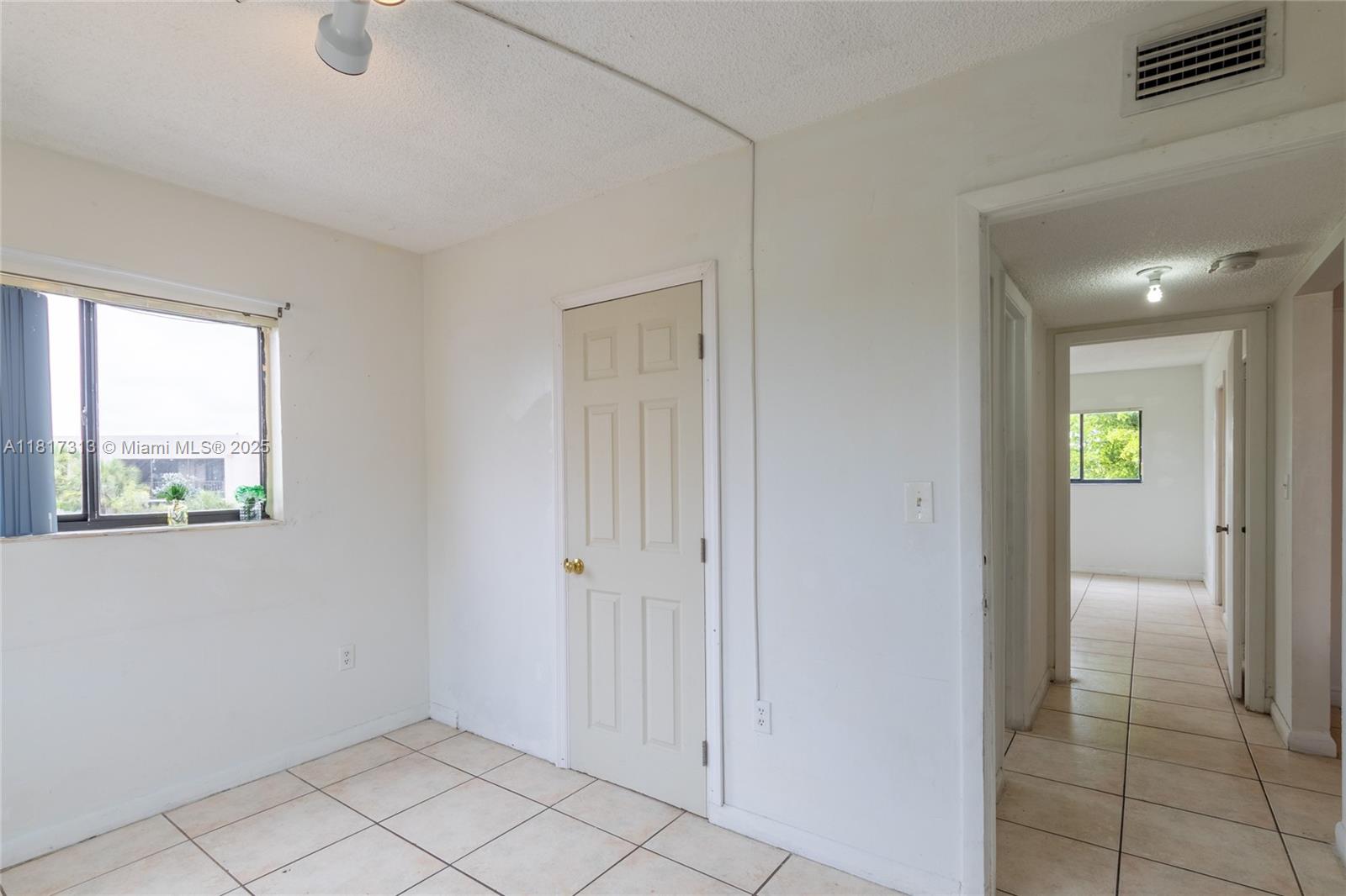 HORIZONS WEST CONDO #2 - Residential