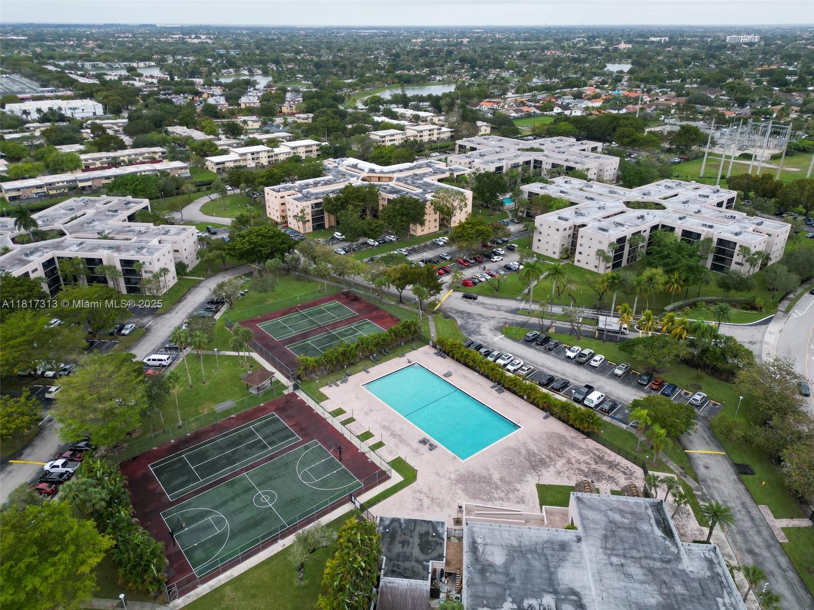 HORIZONS WEST CONDO #2 - Residential