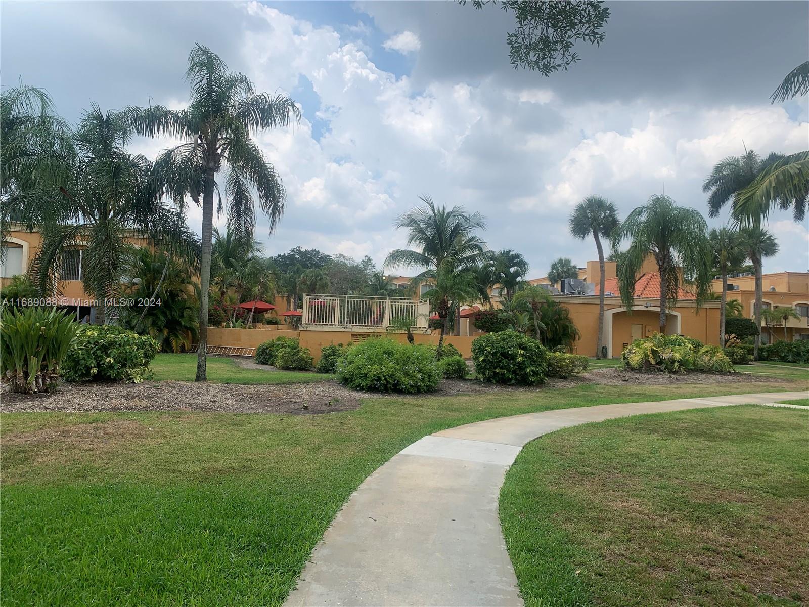 VENETIAN GARDENS AT COUNT - Residential