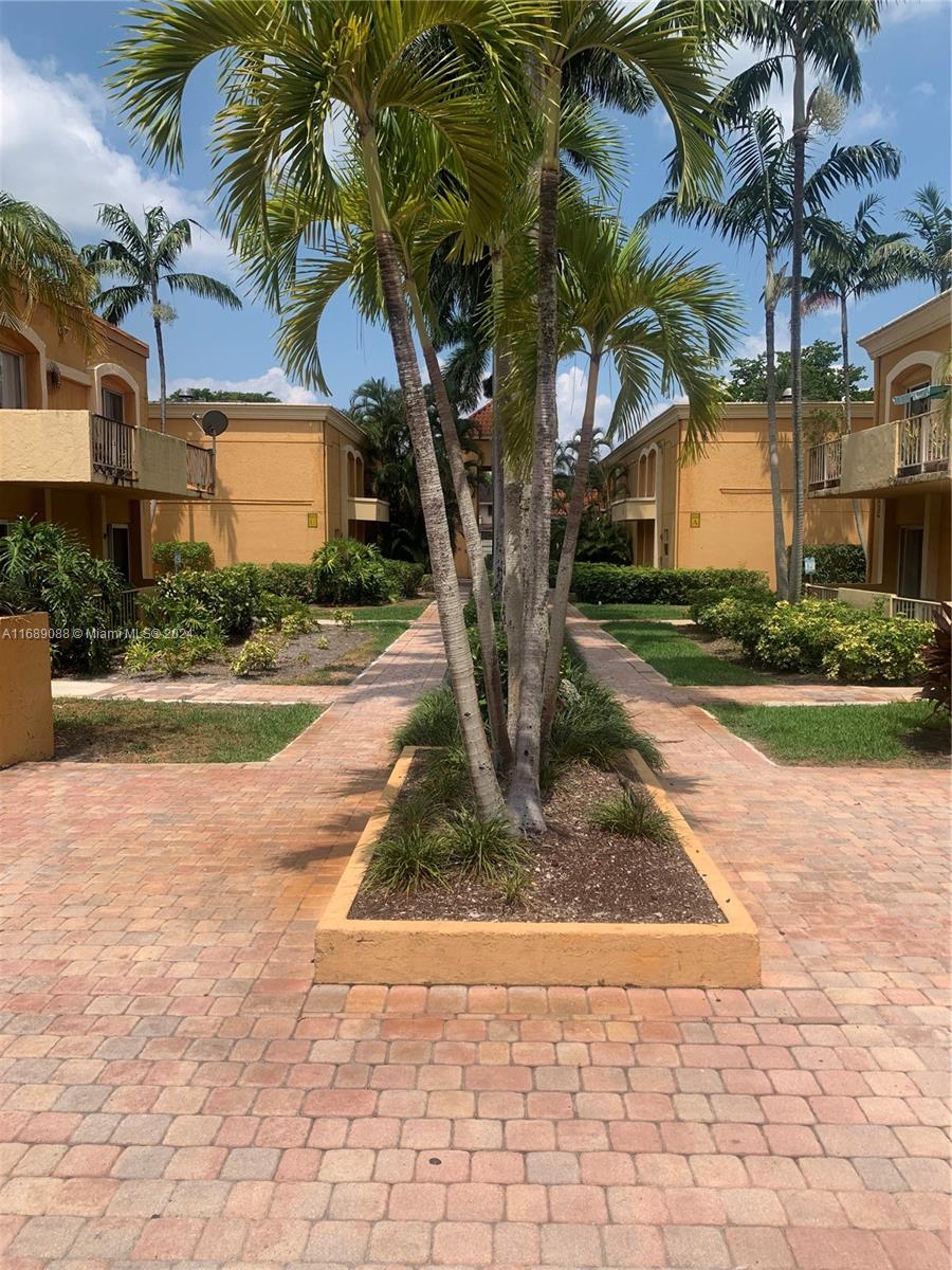 VENETIAN GARDENS AT COUNT - Residential