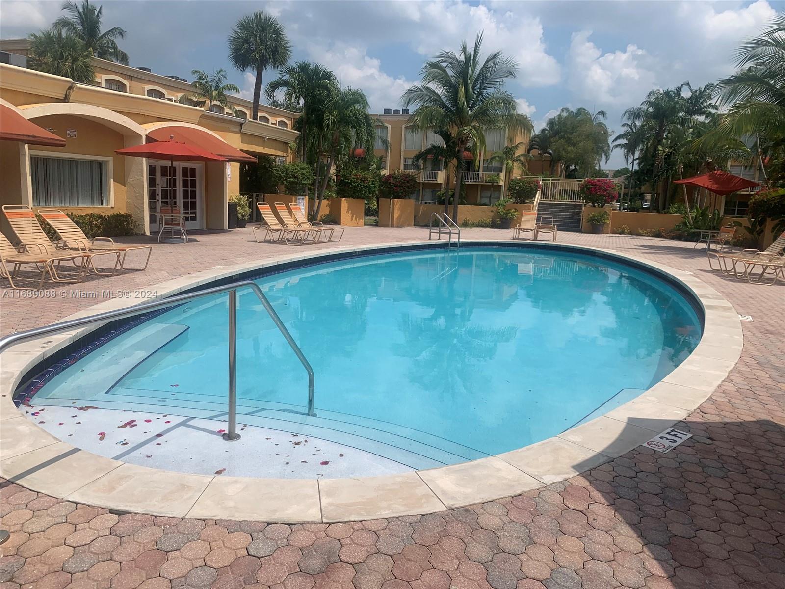 VENETIAN GARDENS AT COUNT - Residential