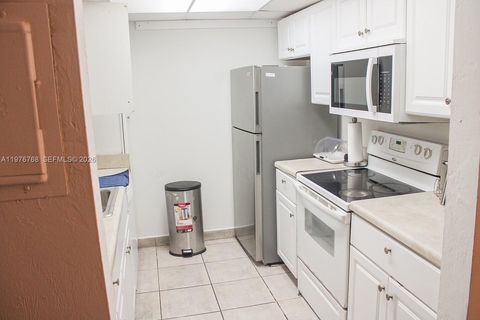 10818 N Kendall Dr R25 Miami FL 33176