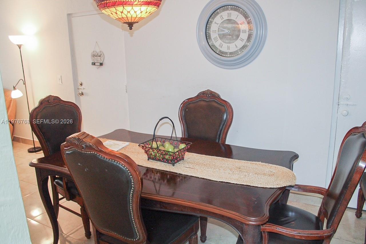 10818 N Kendall Dr R25