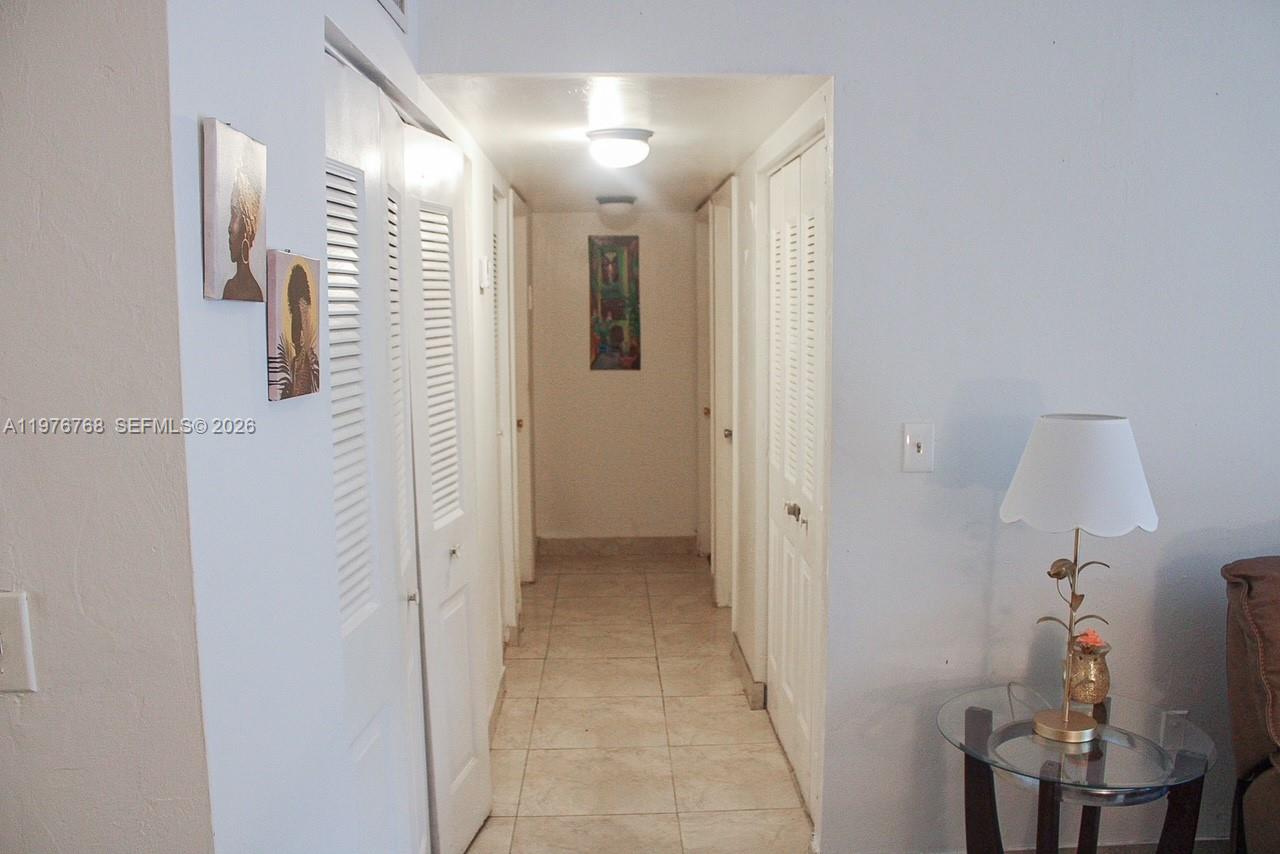 10818 N Kendall Dr R25