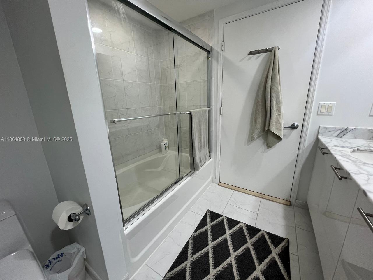 THE PLAZA 851 BRICKELL CO - Residential Lease