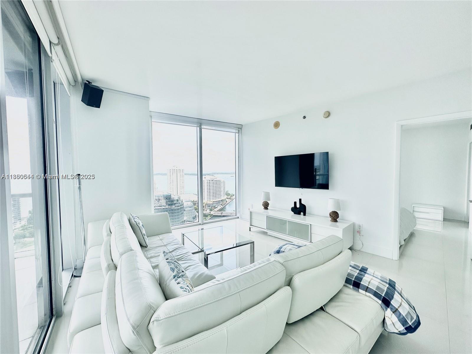 495 Brickell Ave 2702