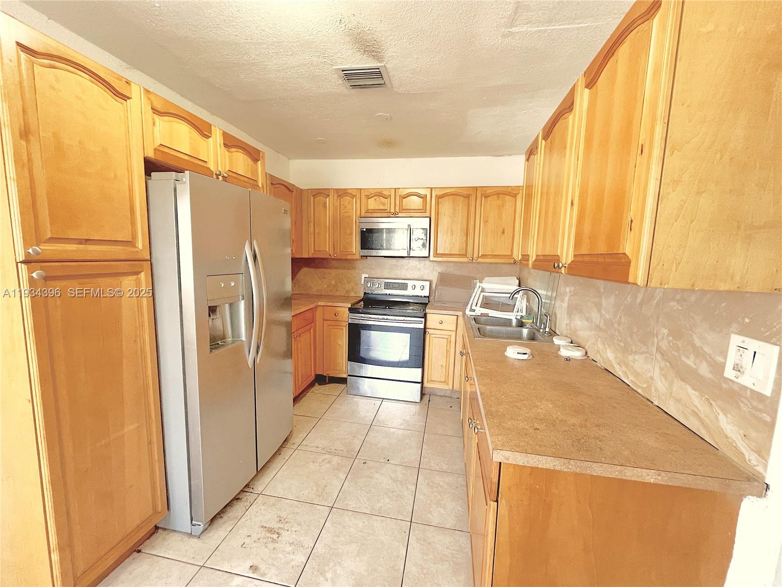 VILLAS DE MARBELLA CONDO - Residential Lease