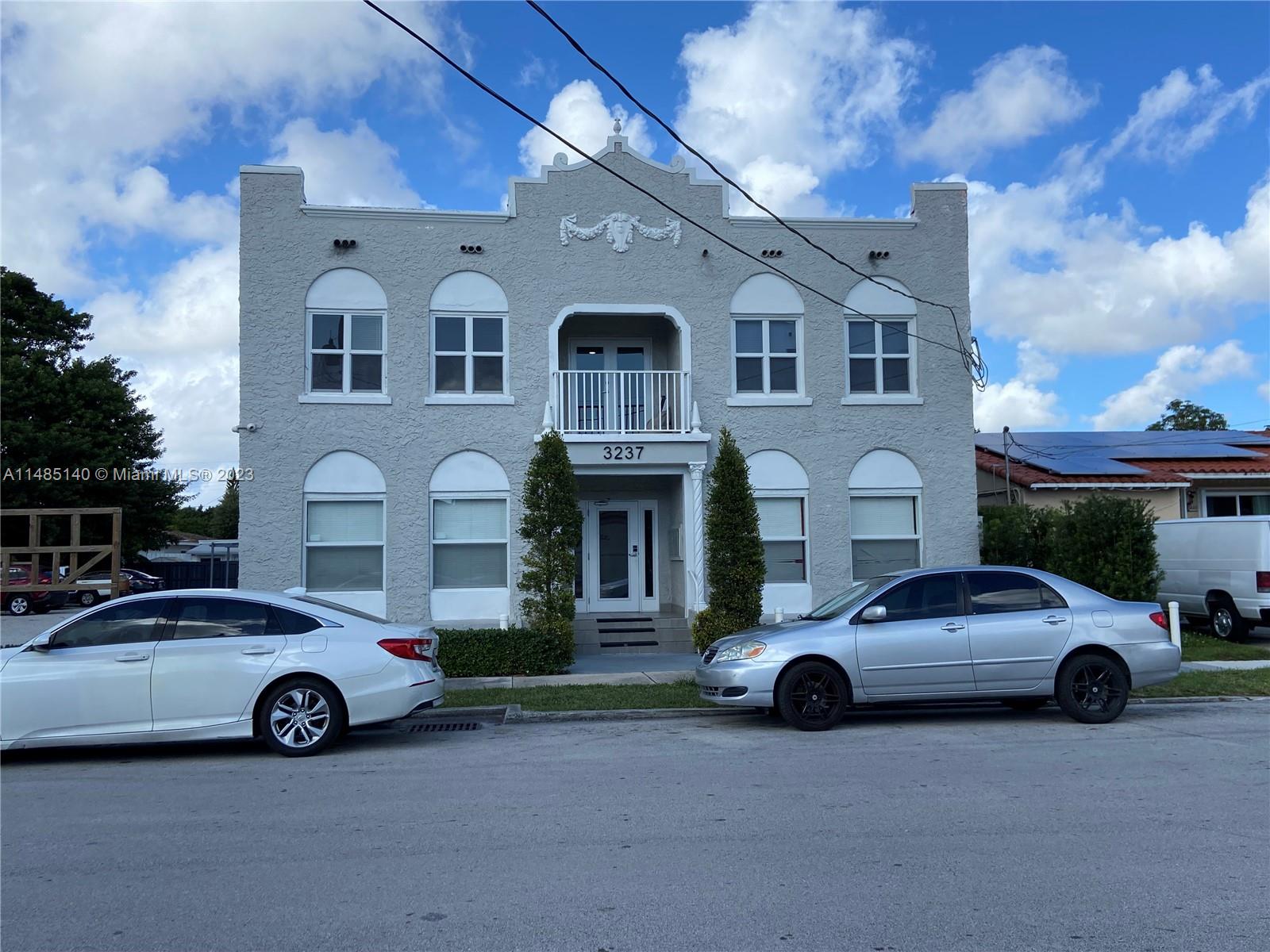 Nicely updated unit and building near Coral Gables, Brickell, and Calle 8. In central Little Havana. Close to everything. Laundry facilities on premises. Off street parking, WIFI, and water included. Freshly painted and cleaned.