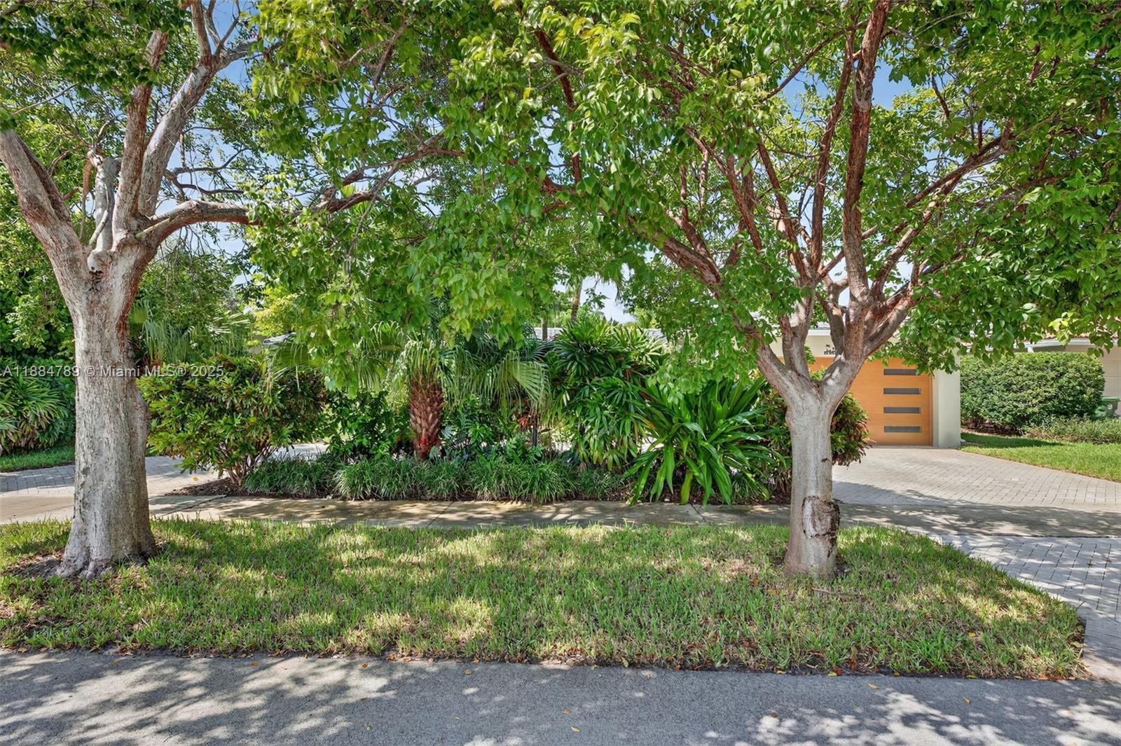 2833 NW 10th Ave