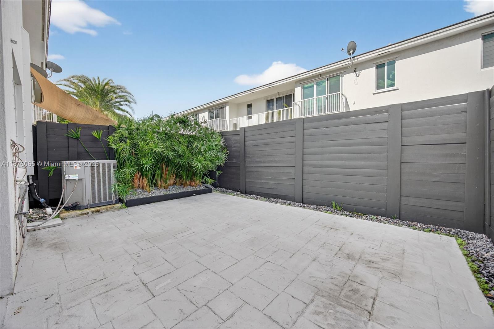 VENETIAN PARC - Residential