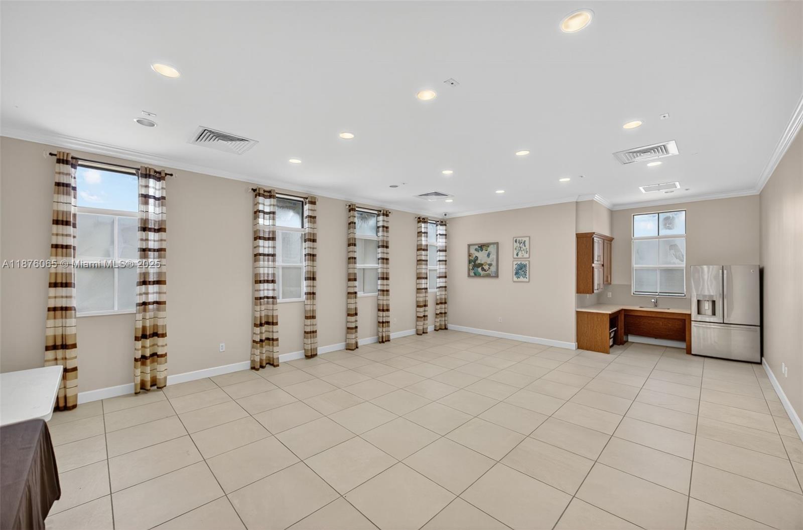 VENETIAN PARC - Residential