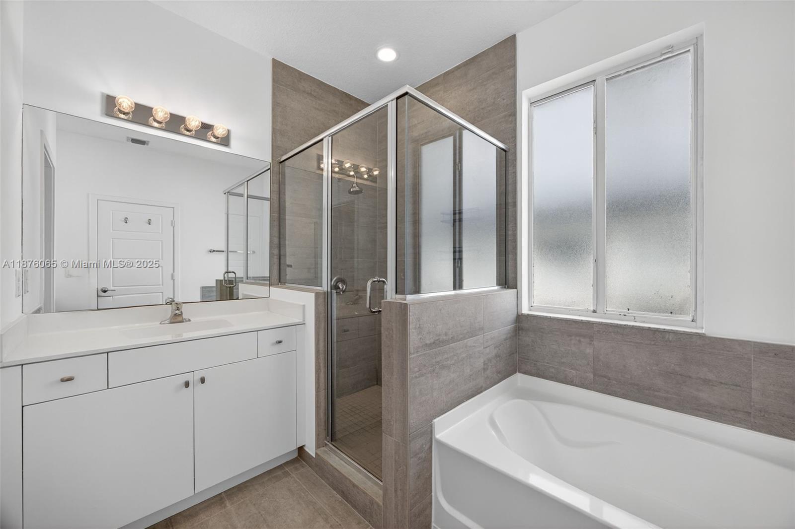 VENETIAN PARC - Residential