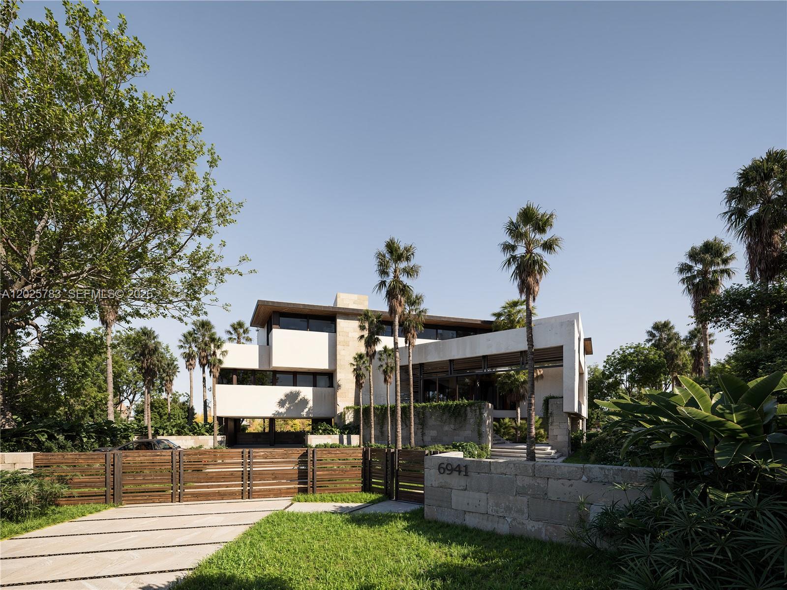 SUNRISE HARBOUR REV PL - Residential