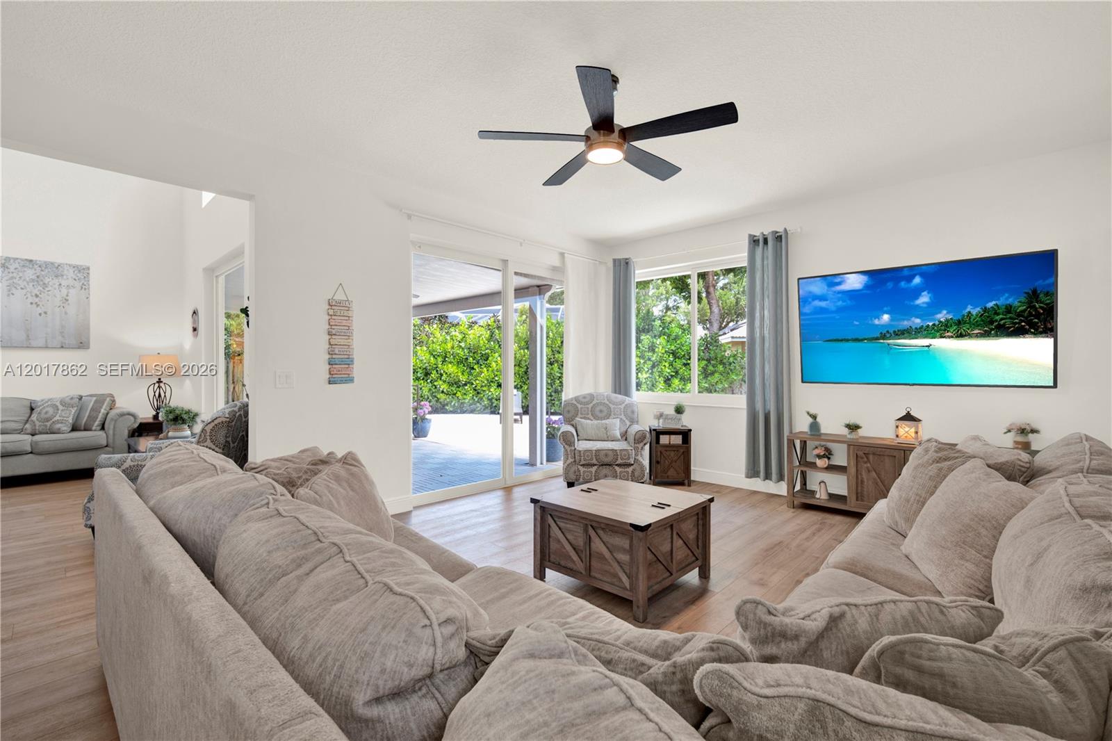 EMBASSY LAKES - Residential