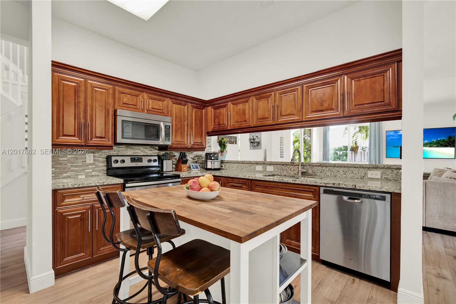 EMBASSY LAKES - Residential