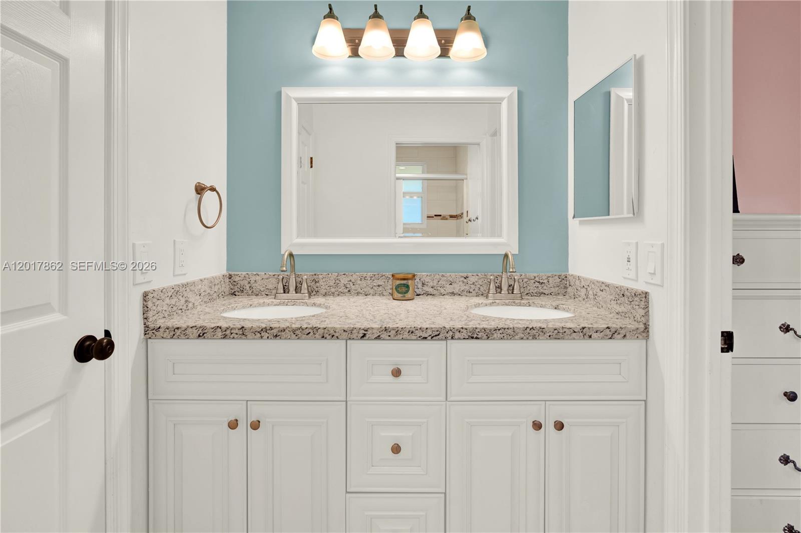 EMBASSY LAKES - Residential