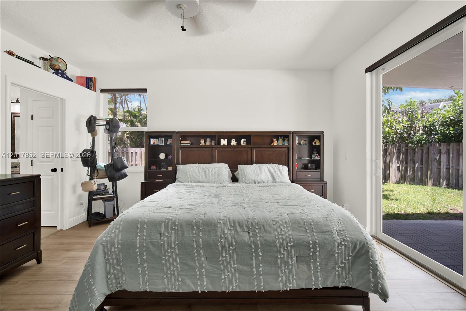 EMBASSY LAKES - Residential