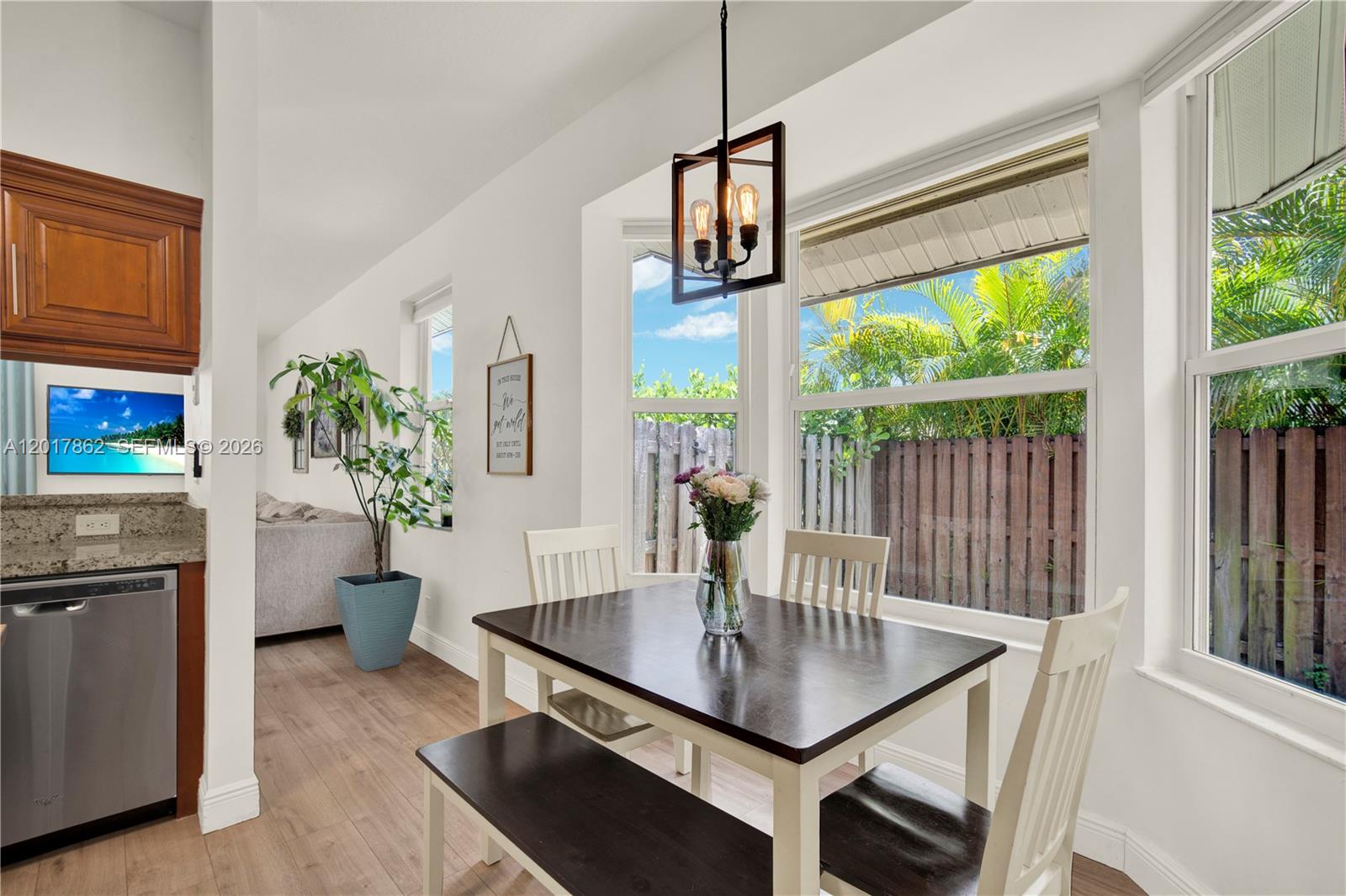 EMBASSY LAKES - Residential